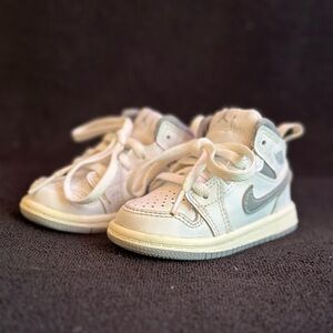 Nike Jordan 1 Mid White and Gray 4C